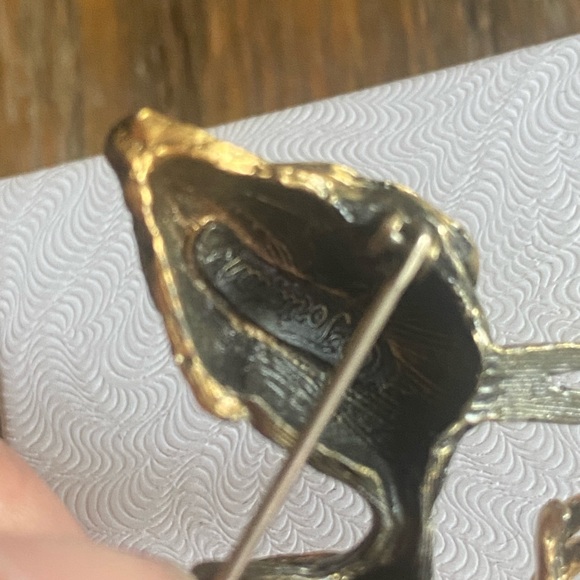 Vintage Gold Bird Brooch - Picture 5 of 5